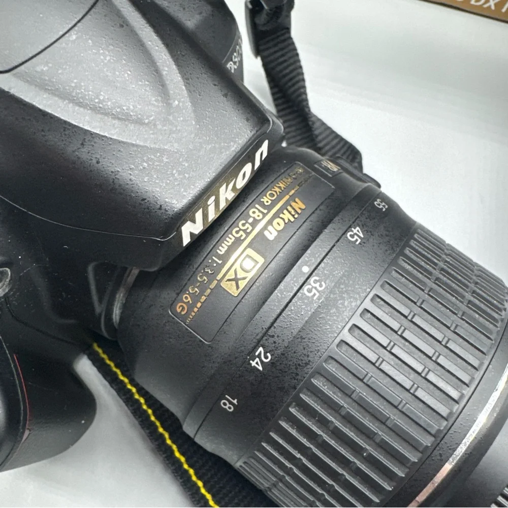 Nikon D3000 10.2MP Digital SLR Camera w/18-55mm f/3.5-5.6G Zoom Lens